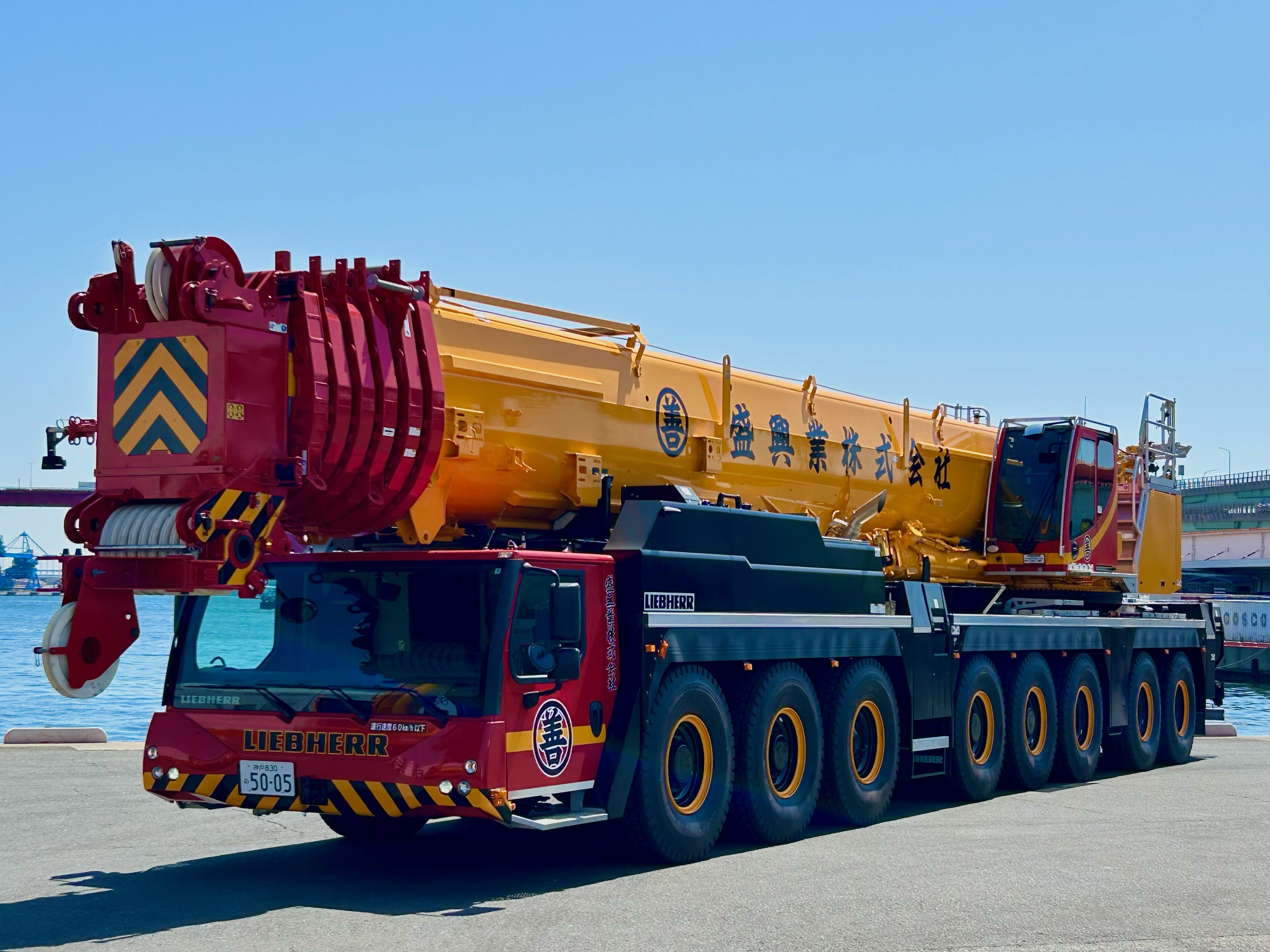 オールテレーンクレーン